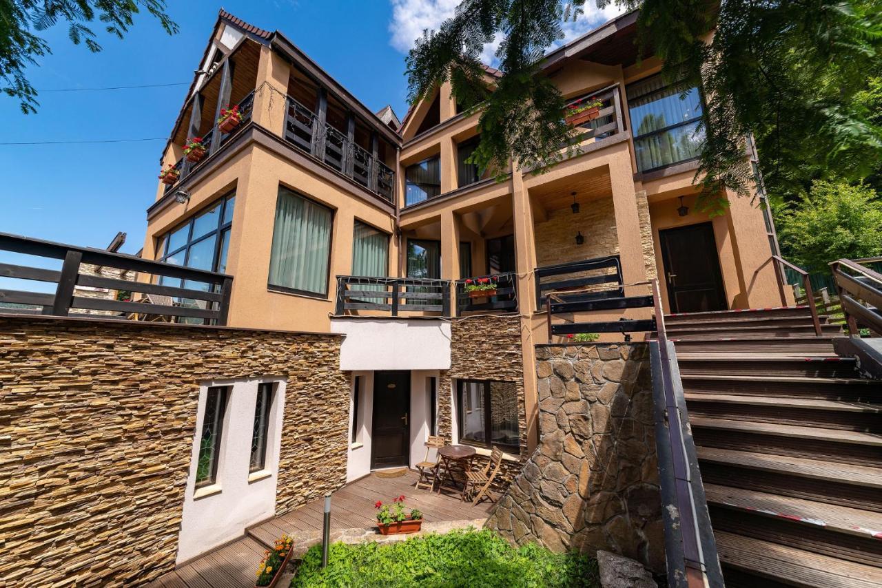 Hotel Casa Freya Buşteni Exterior foto
